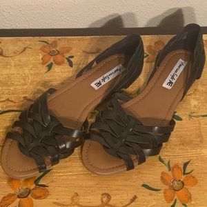 American eagle huarache style sandals, size 9